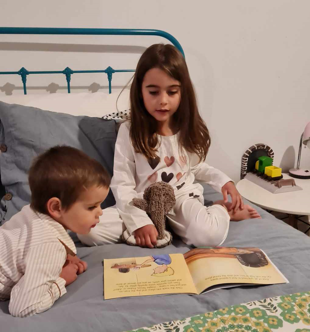 The Sleepytime Chronicles: A Guide to Helping Children Drift Off Peacefully